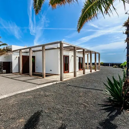 Willa Atlantis Beach House *